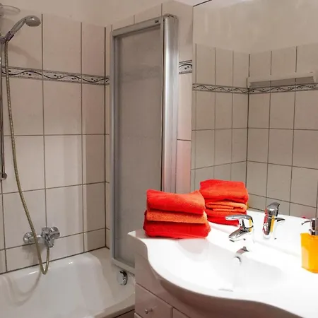 Familienfreundliche, Komfortable Ferienwohnung Mit Garten Apartment